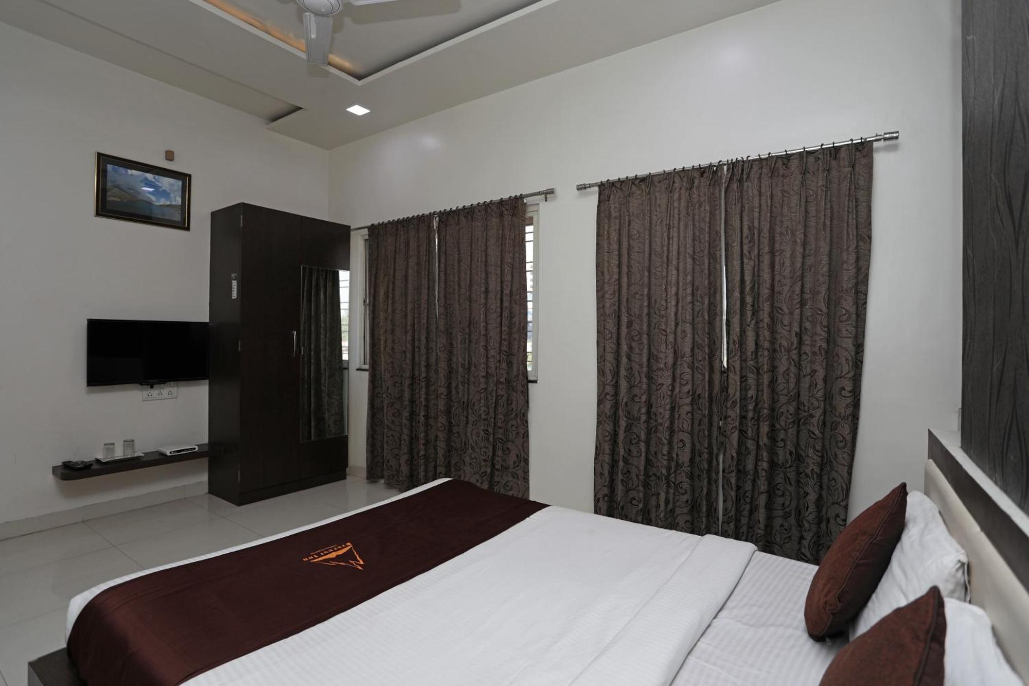 Hotel O Everest Inn Hotel Пуна Экстерьер фото