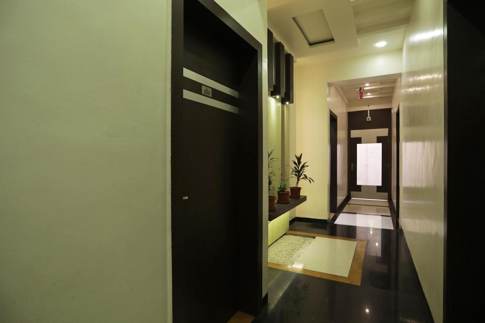 Hotel O Everest Inn Hotel Пуна Экстерьер фото